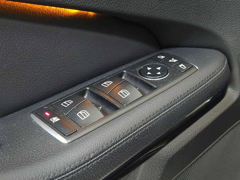 Used 2016 Mercedes-Benz E 350 4MATIC Sedan image 25