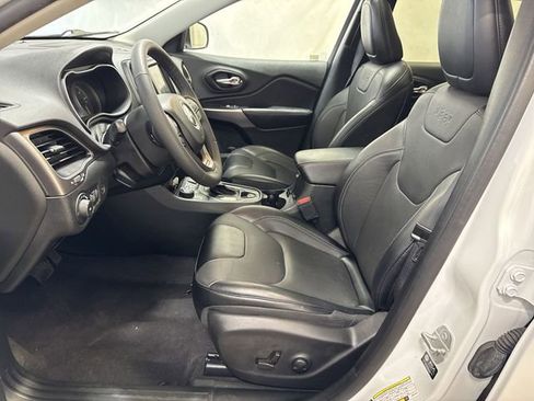 Used 2022 Jeep Cherokee Latitude Lux w/ Sun & Sound Group AWD/4WD image 10