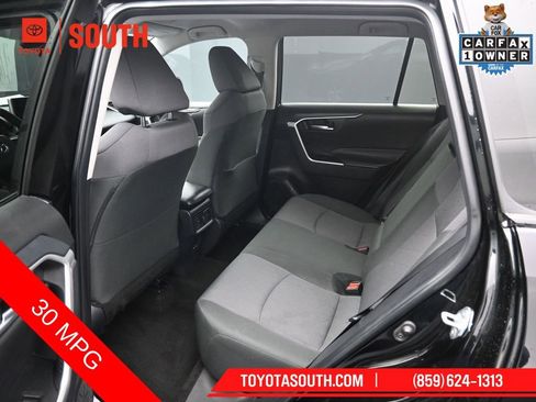 Used 2025 Toyota RAV4 XLE FWD image 10