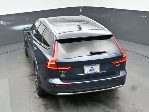 Used 2023 Volvo V60 B5 Cross Country Plus image 47