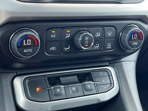 Used 2023 GMC Acadia SLE w/ Driver Convenience Package FWD image 28