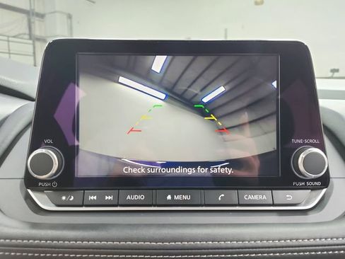 Used 2025 Nissan Rogue SV w/ SV Premium Package FWD image 28