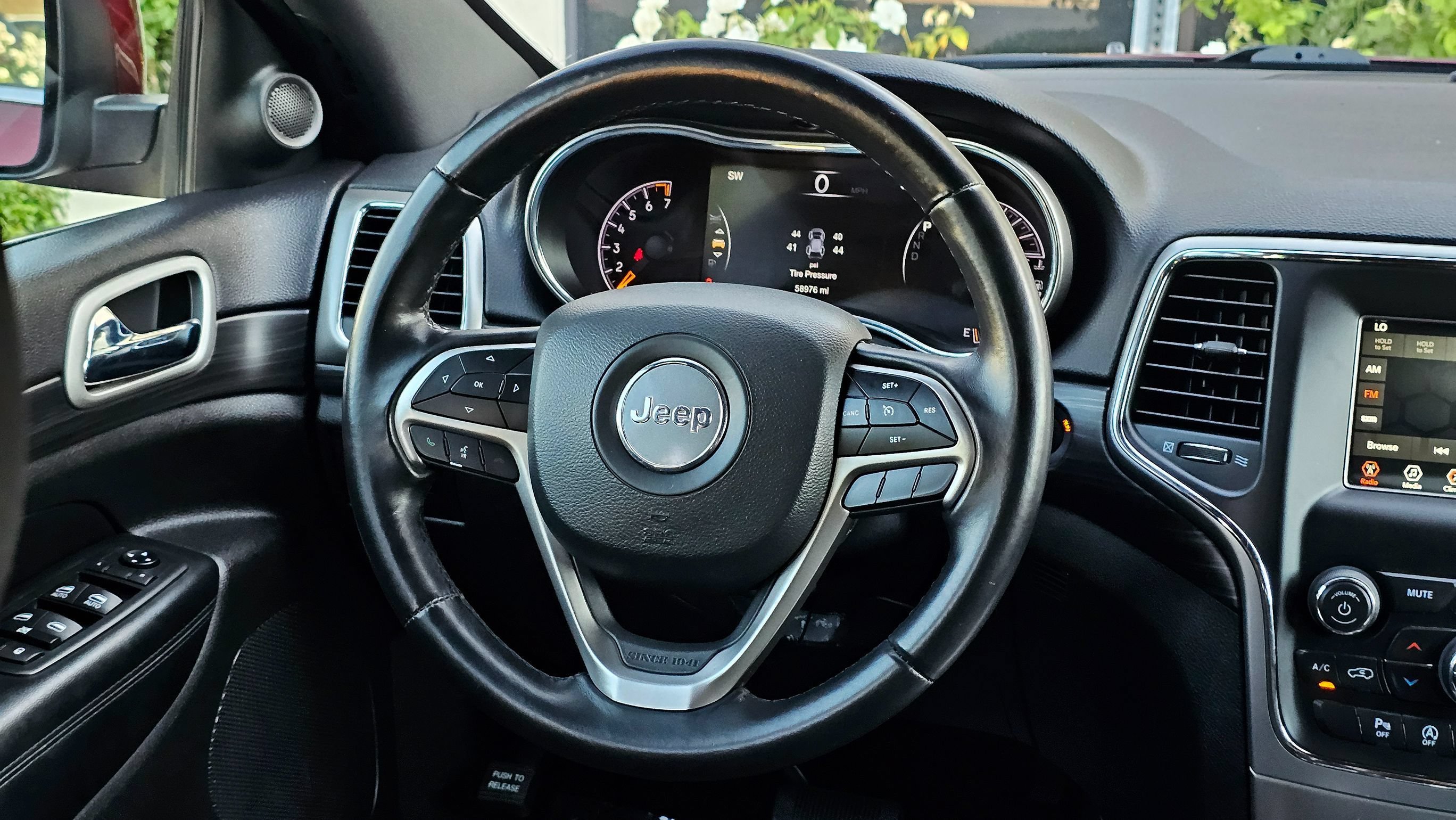 Used 2021 Jeep Grand Cherokee Laredo RWD image 21