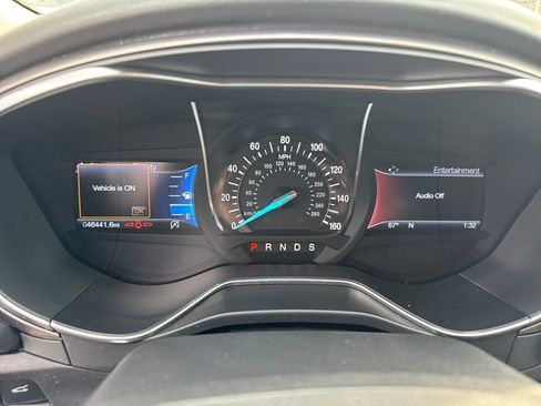 Used 2017 Ford Fusion SE w/ Fusion SE Technology Package image 15