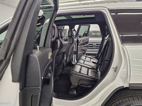 Used 2017 Jeep Grand Cherokee Limited w/ Luxury Group II AWD/4WD image 9
