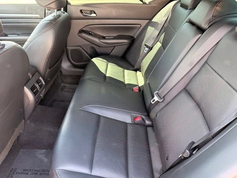 Used 2023 Nissan Altima 2.0 SR FWD image 9