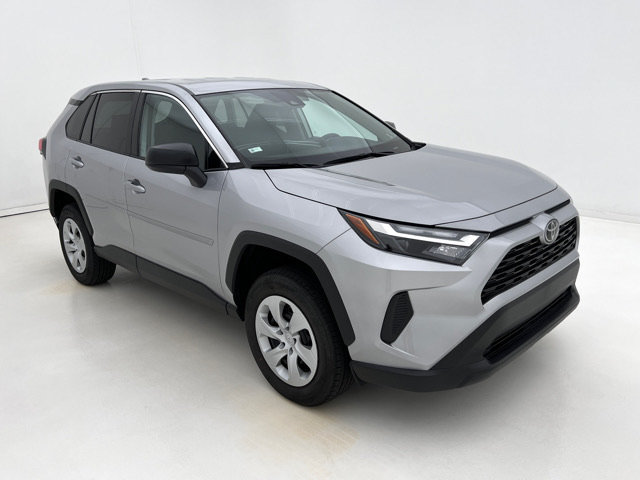 Used 2025 Toyota RAV4 LE AWD/4WD image 2