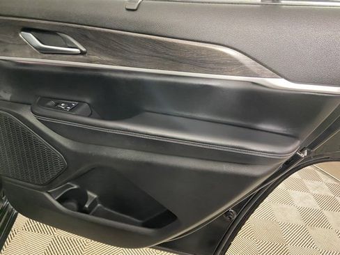 Used 2023 Jeep Grand Cherokee L Limited w/ Luxury Tech Group II image 13