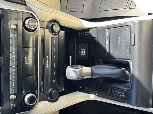 Used 2023 Lexus GX 460 Premium w/ Premium Package image 35