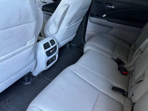 Used 2022 Honda Pilot Touring image 15