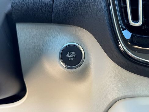 New 2026 Volvo XC40 B5 Ultra w/ Protection Package Premier image 28