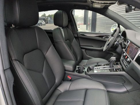 New 2026 Porsche Macan image 26