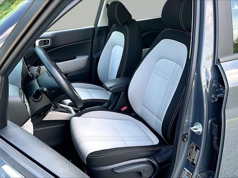 Used 2025 Hyundai Venue SEL FWD image 8