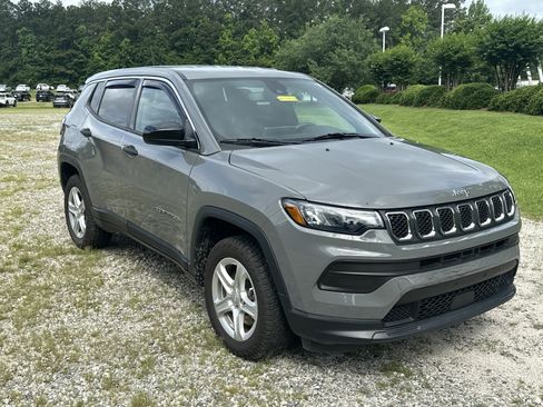 Used 2023 Jeep Compass Sport AWD/4WD image 3