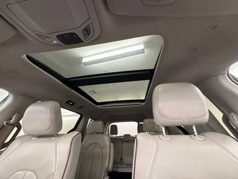 Used 2020 Chrysler Pacifica Limited w/ Advanced Safetytec Group FWD image 31