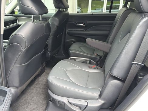 Used 2025 Toyota Grand Highlander FWD image 11
