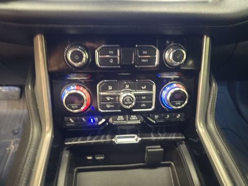 Used 2021 GMC Yukon Denali w/ Denali Premium Package AWD/4WD image 32