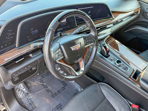 Used 2023 Cadillac Escalade Premium Luxury image 12