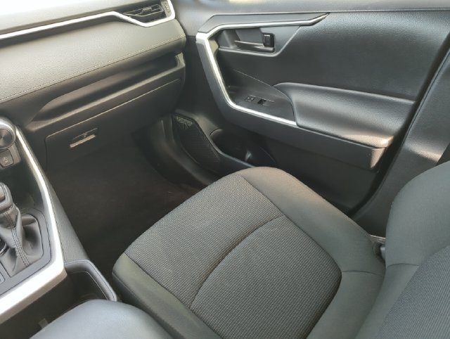 Used 2024 Toyota RAV4 LE FWD image 27