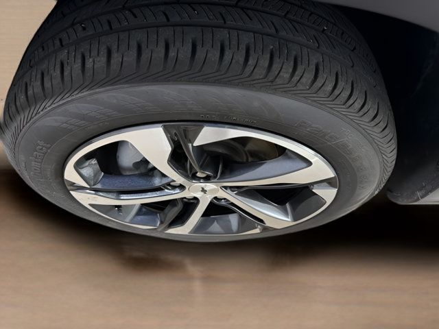 Used 2025 Chevrolet Trax RS w/ Sunroof Package FWD image 10