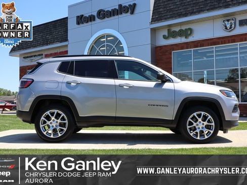 Used 2023 Jeep Compass Latitude AWD/4WD image 1