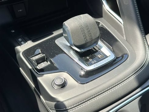 Used 2024 Jaguar E-PACE R-Dynamic SE AWD/4WD image 20