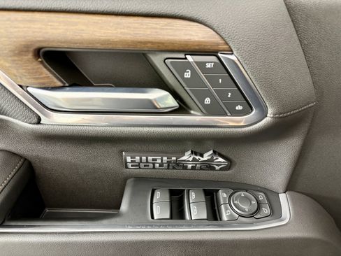 Used 2022 Chevrolet Silverado 1500 High Country w/ Technology Package image 10