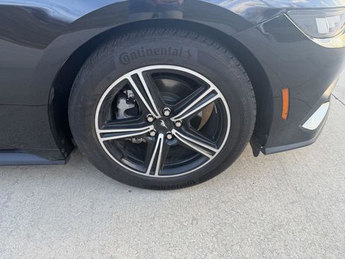 Used 2025 Ford Mustang Premium image 27