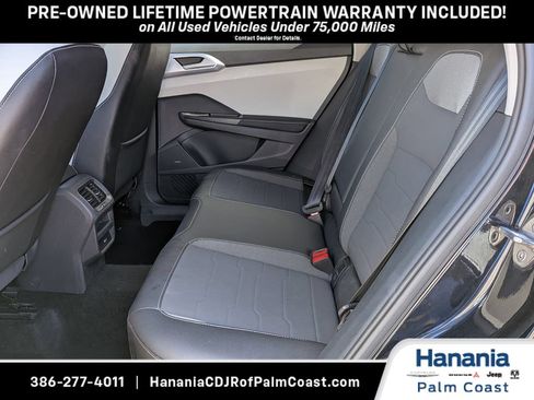 Used 2025 Volkswagen Taos SE FWD image 13