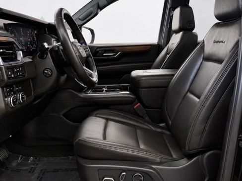 Used 2026 GMC Yukon Denali w/ Sun & Power Step Package AWD/4WD image 13