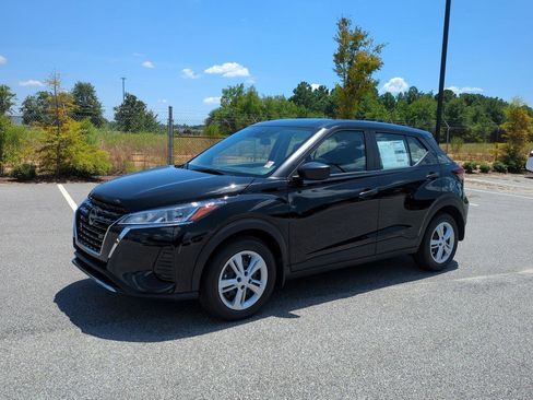 New 2025 Nissan Kicks Play S image 8