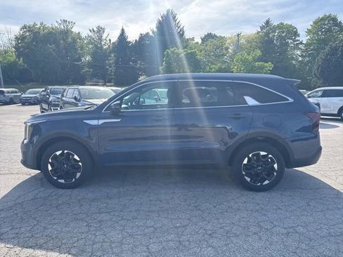Certified 2024 Kia Sorento S w/ Panoramic Sunroof Package AWD/4WD image 6