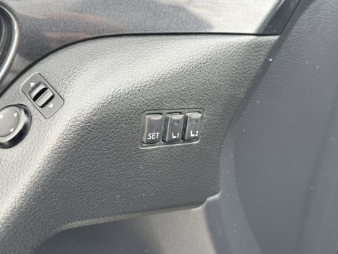 Used 2018 Nissan Rogue SV w/ Premium Package image 25