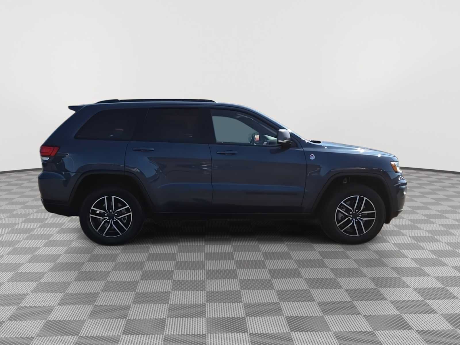 Used 2019 Jeep Grand Cherokee Trailhawk w/ Trailhawk Luxury Group AWD/4WD image 9