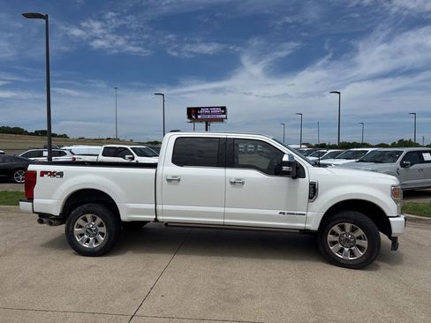 Used 2022 Ford F250 Platinum w/ FX4 Off-Road Package AWD/4WD image 17