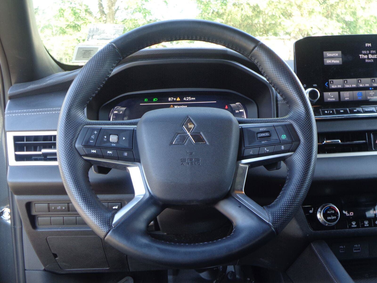 Used 2024 Mitsubishi Outlander SE Black Edition AWD/4WD image 10
