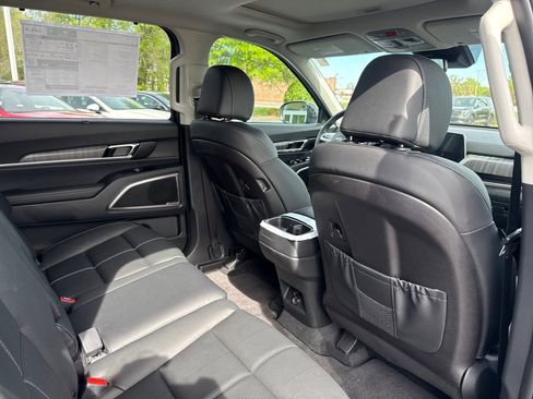 New 2025 Kia Telluride EX image 18