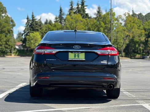 Used 2017 Ford Fusion SE w/ Fusion SE Technology Package FWD image 4