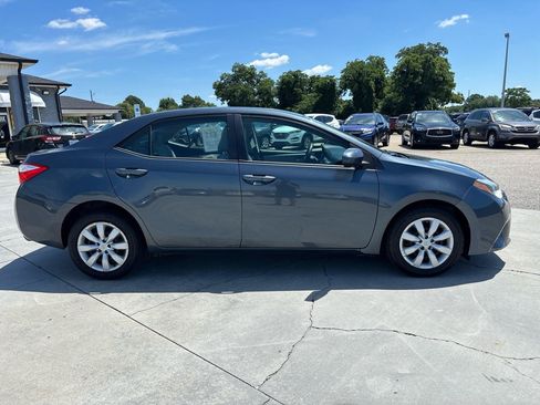 Used 2016 Toyota Corolla LE FWD image 3