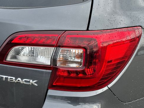 Used 2018 Subaru Outback 2.5i Premium image 48