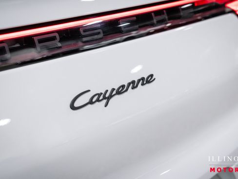 Used 2022 Porsche Cayenne Platinum Edition AWD/4WD image 14