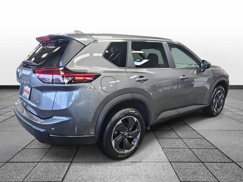 Used 2024 Nissan Rogue SV image 5