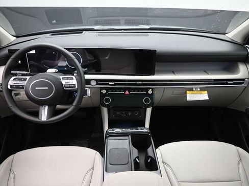 New 2025 Hyundai Tucson Limited image 24