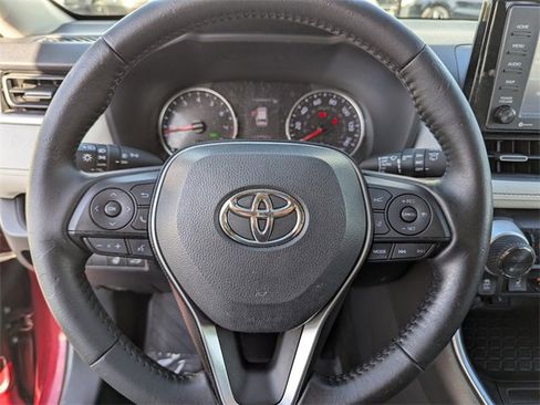Used 2020 Toyota RAV4 XLE Premium image 33