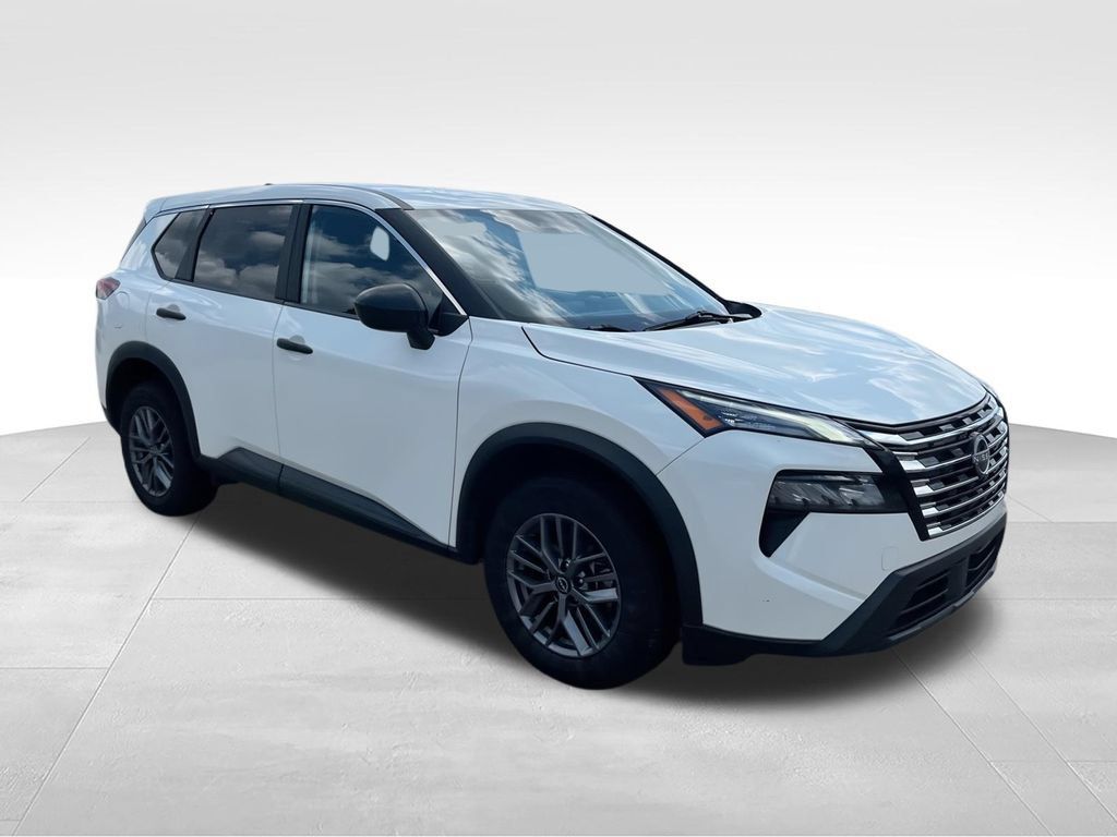 Used 2024 Nissan Rogue S AWD/4WD image 2