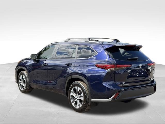 Used 2023 Toyota Highlander XLE AWD/4WD image 5