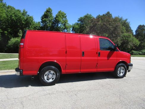 Used 2017 Chevrolet Express 2500 RWD image 7