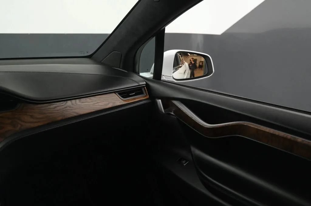 Used 2020 Tesla Model X Long Range AWD/4WD image 29