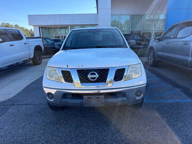Used 2010 Nissan Frontier SE w/ Moonroof Pkg RWD image 2