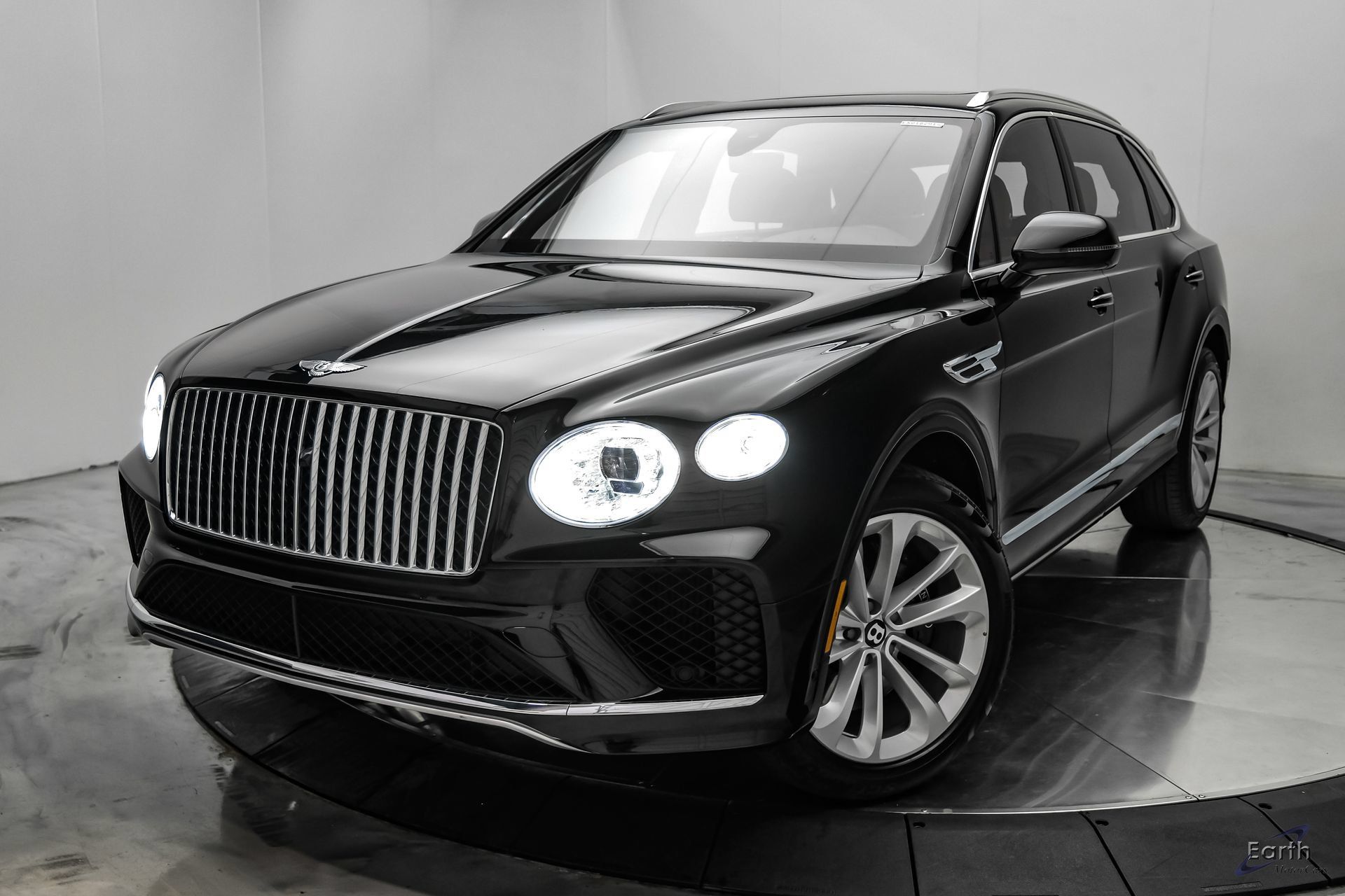 Used 2023 Bentley Bentayga Extended Wheelbase AWD/4WD image 4